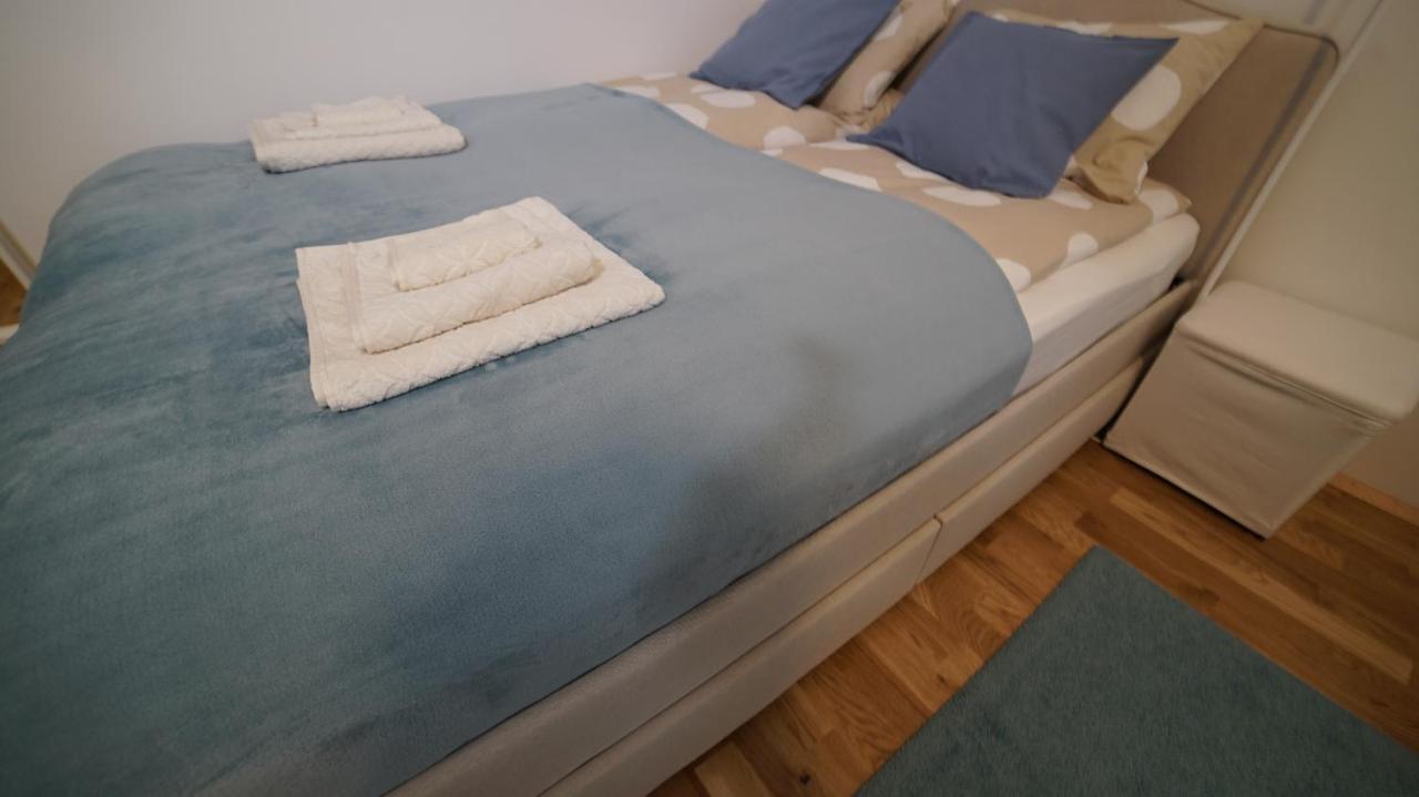 Malixa - In The Heart Of Next To Metro Wien